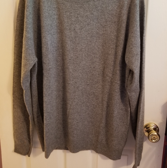 Men's Neiman Marcus 100% Cashmere Crew Neck Sweater - Picture 2 of 5